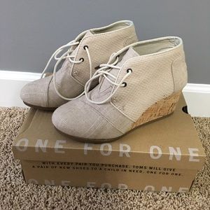 TOMS Desert Wedge in burlap texture